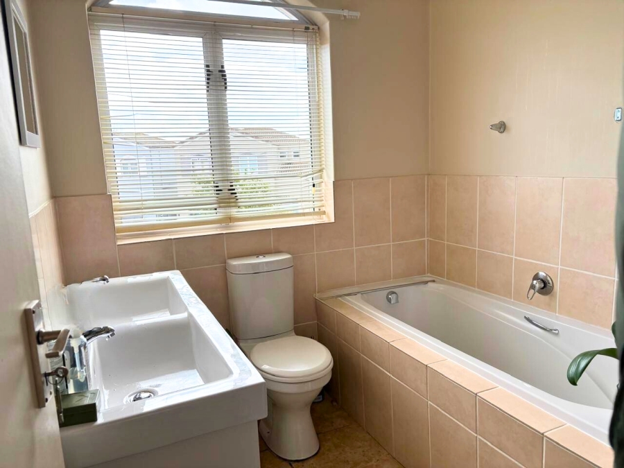 To Let 3 Bedroom Property for Rent in Avalon Estate Western Cape